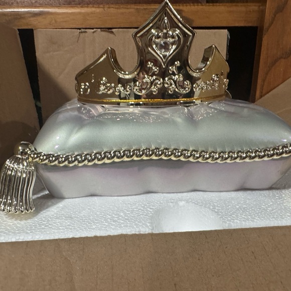Aurora Gold Crown on Silver Cushion Candle Holder. New in original box. - Picture 3 of 6